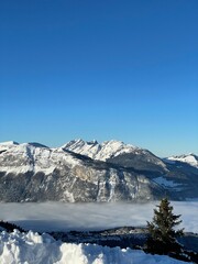 Obraz premium Snow-covered mountains