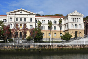 Fototapeta premium L'université de Deusto à Bilbao, Espagne. 
