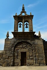 Porte d&rsquo;acc&egrave;s au presbyt&egrave;re et aux d&eacute;pendances &agrave; c&ocirc;t&eacute; de l&rsquo;&eacute;glise du Sanctuaire de la Vierge de la Barque en Galice