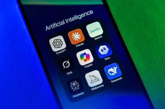 ChatGPT, Gemini, Claude, Sora, and other AI platforms leading the new era of artificial intelligence. Major AI tools competing in chat, search, image, and video generation.