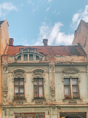 Obraz premium Autumn View of Brașov, Romania with Colorful Fall Foliage and Historic Architecture