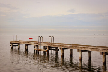 Obraz premium view of old pier at sunset