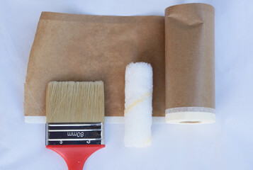 Brocha, rollo de papel con cinta para empapelar y recambio de rodillo pequeño. Utensilios para...