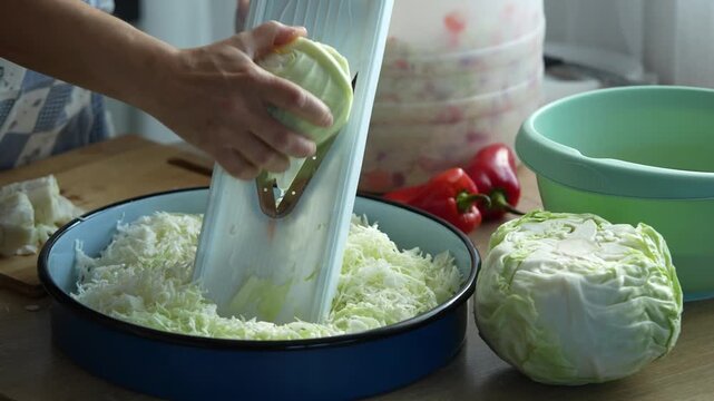 cabbage peeling