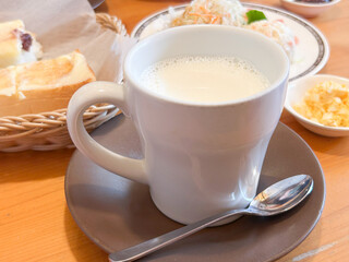 朝食のミルク
