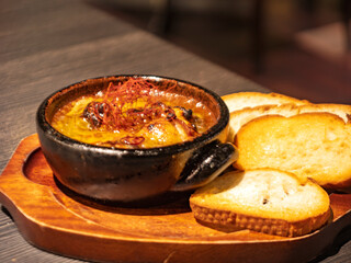 香り立つ夜のアヒージョ