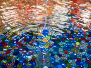 光きらめく彩手水の詩