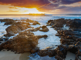 Obraz premium Sunset Over Tide Pools on Kepuhi Beach, Molokai, Hawaii, USA