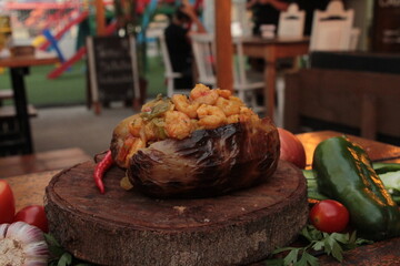 Pastel, batata recheada, bacon, costela, brocolis, carne de panela, quatro queijo, linguiça 