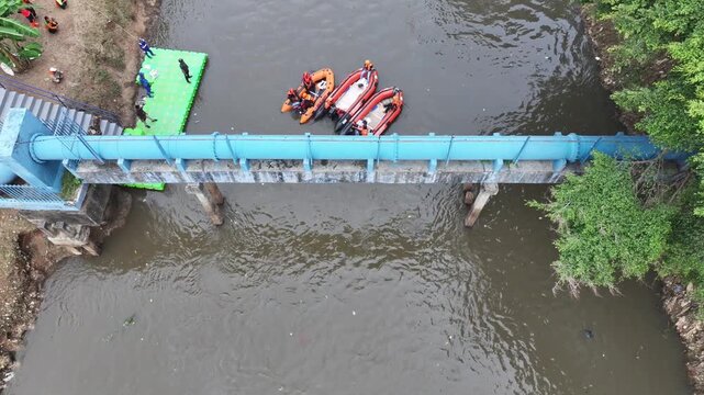 The rafting boat stops in the murky water to restore the team members' strength for a crazy adventure down the city's central river.