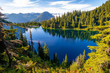 Stunning Blue Lake Valhalla on the Pacific Crest Trail © PhotoSpirit
