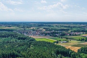 Ausblick auf die Gemeinde Kötz nahe Günzburg in Bayerisch-Schwaben