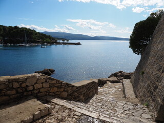Krk&nbsp;ist die gr&ouml;&szlig;te und bedeutendste Stadt sowie Kurort und Hafen in der gleichnamigen Bucht an der Westk&uuml;ste der gleichnamigen Insel&nbsp;Krk