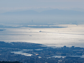 六甲山上から見る神戸市街地と大阪湾