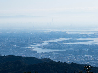 六甲山上から見る神戸市街地と大阪湾