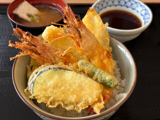 海老と野菜の天丼 味噌汁付き