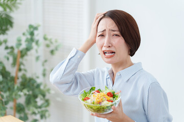 サラダが苦手な女性