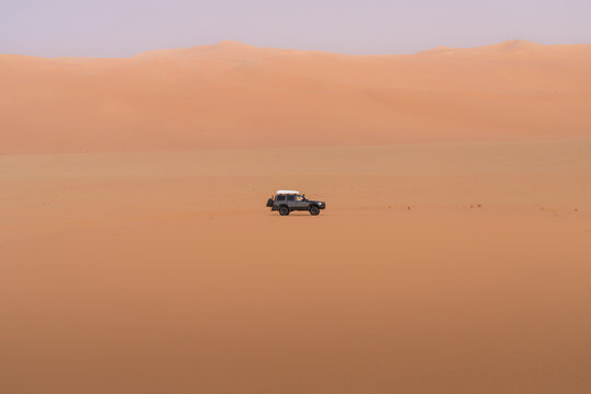 Off-road journey across Erg Murzuk's vast sand dunes