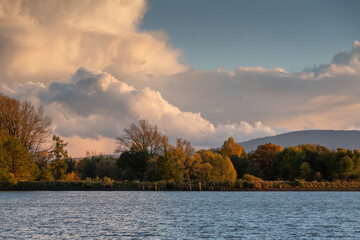 Chmury burzowe nad Goczałkowice zdrój na Śląsku w jesienne popołudnie.  © Elżbieta Kaps