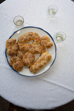 buns on a plate
