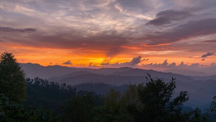 Obraz premium Dawn breaking over mountainous landscape and natural scenery