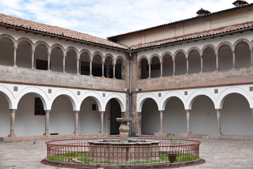 Fototapeta premium Cloître&nbsp;à double&nbsp;galerie&nbsp;à&nbsp;Cusco. Pérou