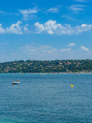 Obraz premium boat on the Lake on a Summer Day in Geneva 
