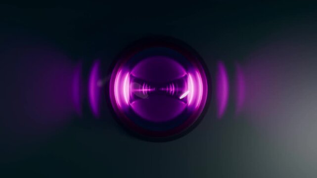 moderne Alarmsirene mit heller violetter Signalleuchte - Gefahr und Sicherheit, Warnung f&uuml;r Risiko, Notfall, Schutzsysteme in moderner Sicherheitsumgebung, Technologie, Hilfe, Rettung, Einbruch, Disco