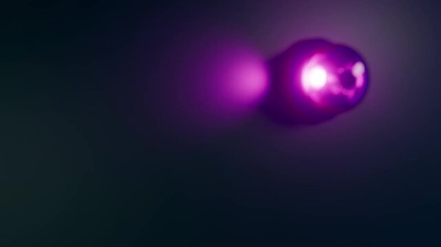 moderne Alarmsirene mit heller violetter Signalleuchte - Gefahr und Sicherheit, Warnung f&uuml;r Risiko, Notfall, Schutzsysteme in moderner Sicherheitsumgebung, Technologie, Hilfe, Rettung, Einbruch, Disco