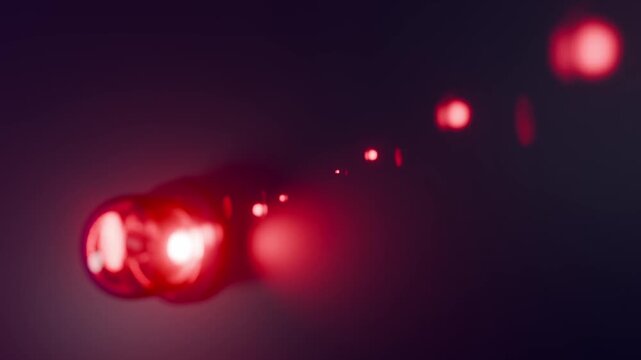 moderne Alarmsirene mit heller roter Signalleuchte - Gefahr und Sicherheit, Warnung f&uuml;r Risiko, Notfall und Schutzsysteme in moderner Sicherheitsumgebung, Technologie, Hilfe, Rettung, Einbruch, Feuer