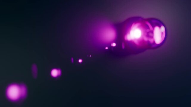 moderne Alarmsirene mit heller violetter Signalleuchte - Gefahr und Sicherheit, Warnung f&uuml;r Risiko, Notfall, Schutzsysteme in moderner Sicherheitsumgebung, Technologie, Hilfe, Rettung, Einbruch, Disco