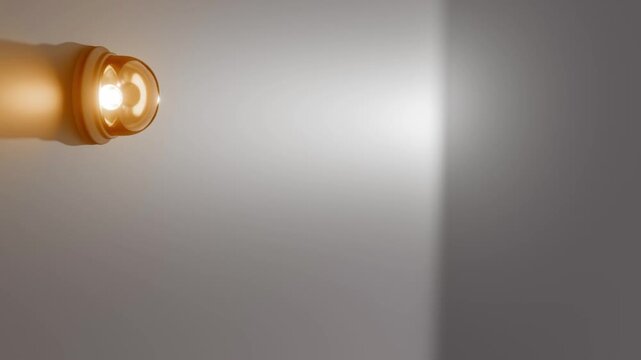 moderne Alarmsirene mit heller orangener Signalleuchte - Gefahr und Sicherheit, Warnung f&uuml;r Risiko, Notfall und Schutzsysteme in moderner Sicherheitsumgebung, Technologie, Hilfe, Rettung
