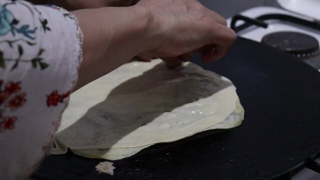 Step-by-Step Preparation of Traditional Moroccan Rfissa Dough with Fenugreek and Lentils &mdash; Handmade in Kitchen