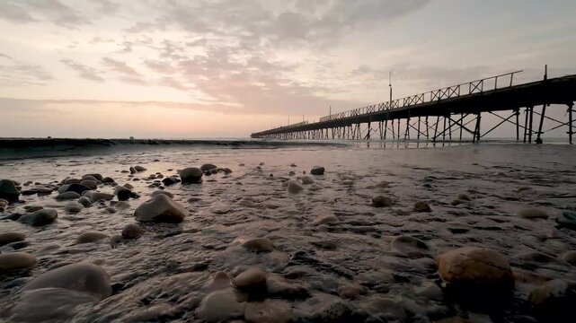 Vista del mar en el muelle de Pacasmayo Per&uacute;