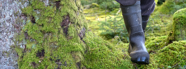 Sturdy rubber boots, perfect for outdoor adventures! They provide grip, protection, and comfort in any weather. Ideal for nature walks, muddy trails, and all kinds of outdoor fun.