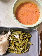 green beans, cooked rice, tomato soup, lunch set for work