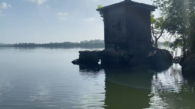 Satha Paha Doowa, madu river boart trip