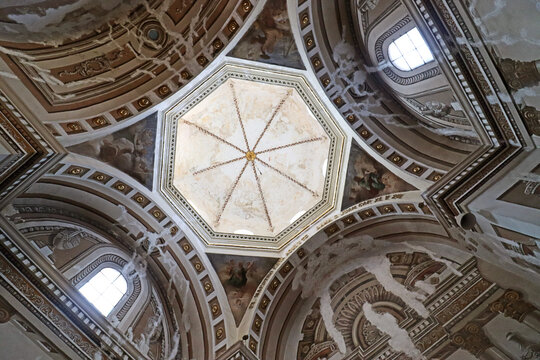 C&uacute;pula de la iglesia de "La natividad de Nuestra Se&ntilde;ora", vista interior. Atlixco, Puebla, M&eacute;xico. Siglos XVII-XVIII.