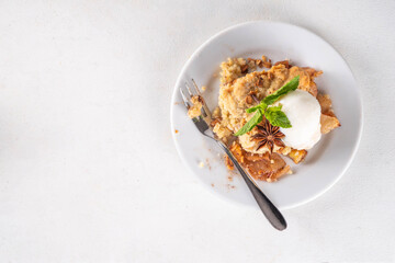 Apple Crumble Dessert, crisp cobbler with Ice Cream