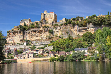 Beynac-et-cazenac vu de la Dordogne © feuerpferd1111