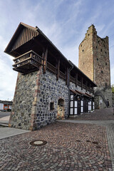 Grauer Turm, mittelalterlicher Wehrturm mit Stadtmauer in Fritzlar, Bundesland Hessen, Deutschland