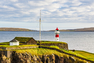 Leuchtturm in der Stadt Tórshavn auf den Färöer Inseln