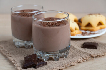 Homemade cookies with chocolate pudding and grated dark chocolate