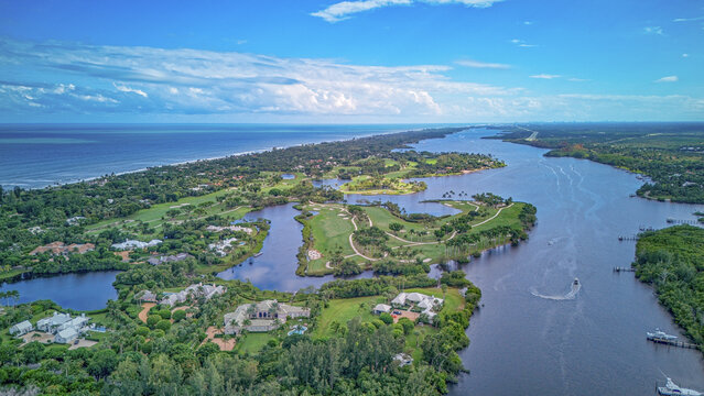 aerial view of Jupiter Island and Intracoastal