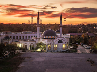 Mosque at beautiful sunset in Chicago. October 27, 2025.