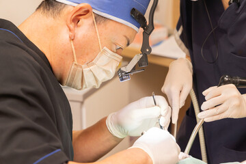 医療　歯科医　施術　イメージ