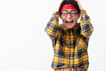 チェック柄の服を着た若い男性