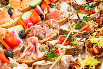 Festive box of tasty Christmas appetizers, ideal for holiday parties and gatherings!