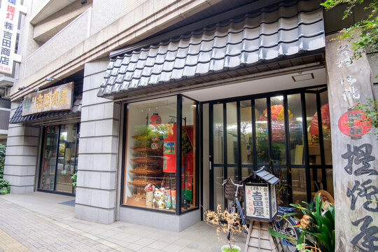 渋谷区の提灯屋【吉田商店】　（東京都渋谷区本町）Yoshida Shoten, a maker of traditional Japanese lanterns