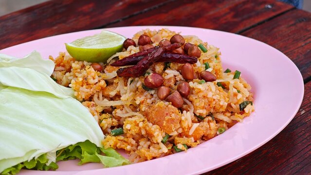 Crispy rice and soured pork sausage salad.